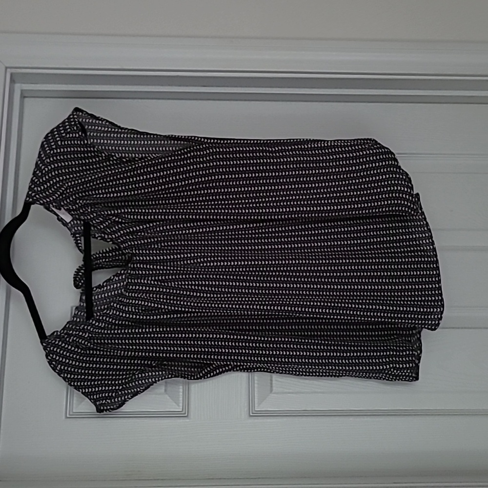 LAUREN CONRAD Women's Sz XL Gray Heart Tie-back Bow Keyhole Pleated Neck Top